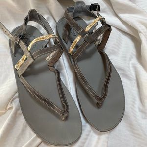 Chaco Rowan leather sandals Size 9